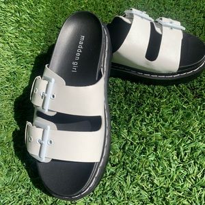 Madden Girl Platform slide size 5.5